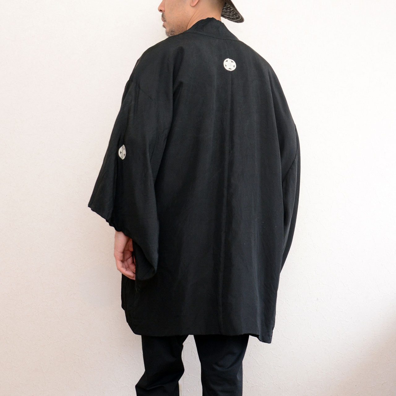Vintage kuromontsuki haori chest crest maru ni umebachi