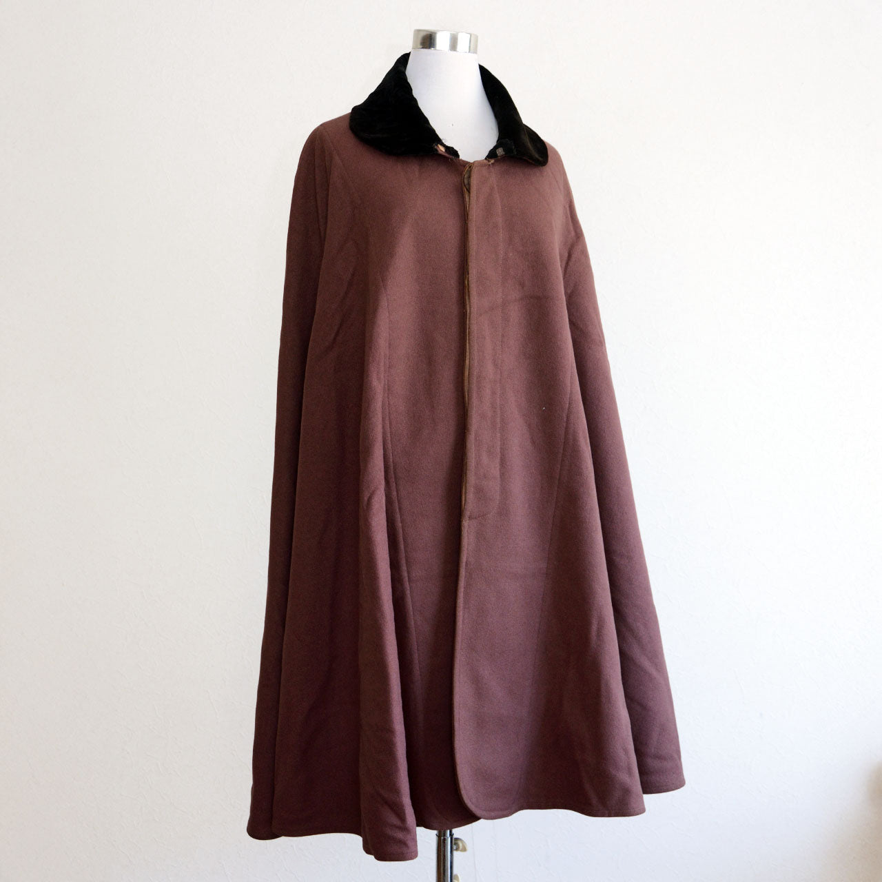 Japanese vintage wool cape outer garment from the early to mid Showa era